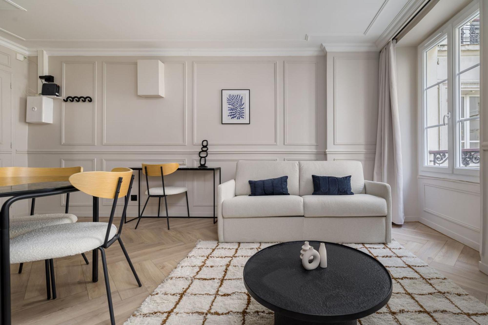 Poetic Stay - Saint Lazare Paris Exterior photo